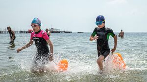 newbies in Skadosvks swim race